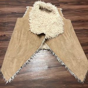CLOVER + SCOUT Women’s Boho Faux Suede Fur Vest Oversized Small Draped Style
